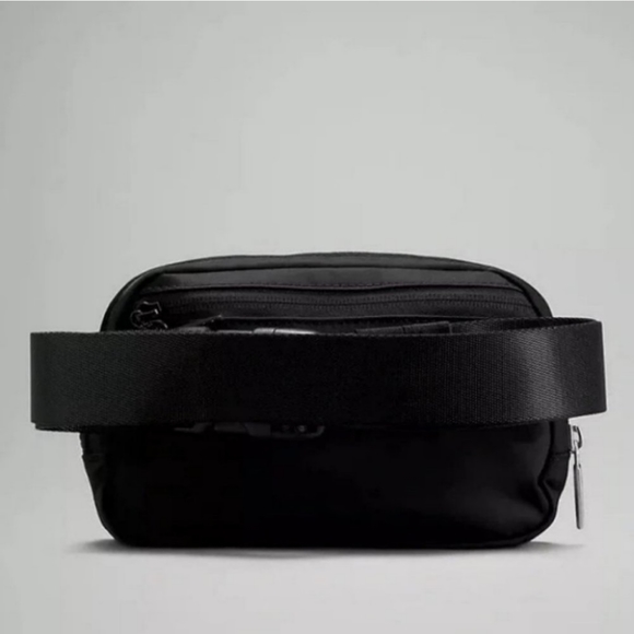 NWT Lululemon Everywhere Belt Bag 1L In Black - Picture 3 of 7